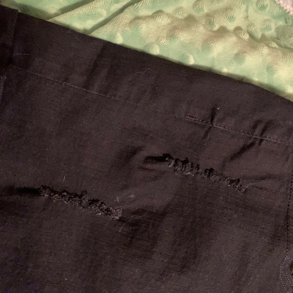 Black distressed shorts - Picture 3 of 4